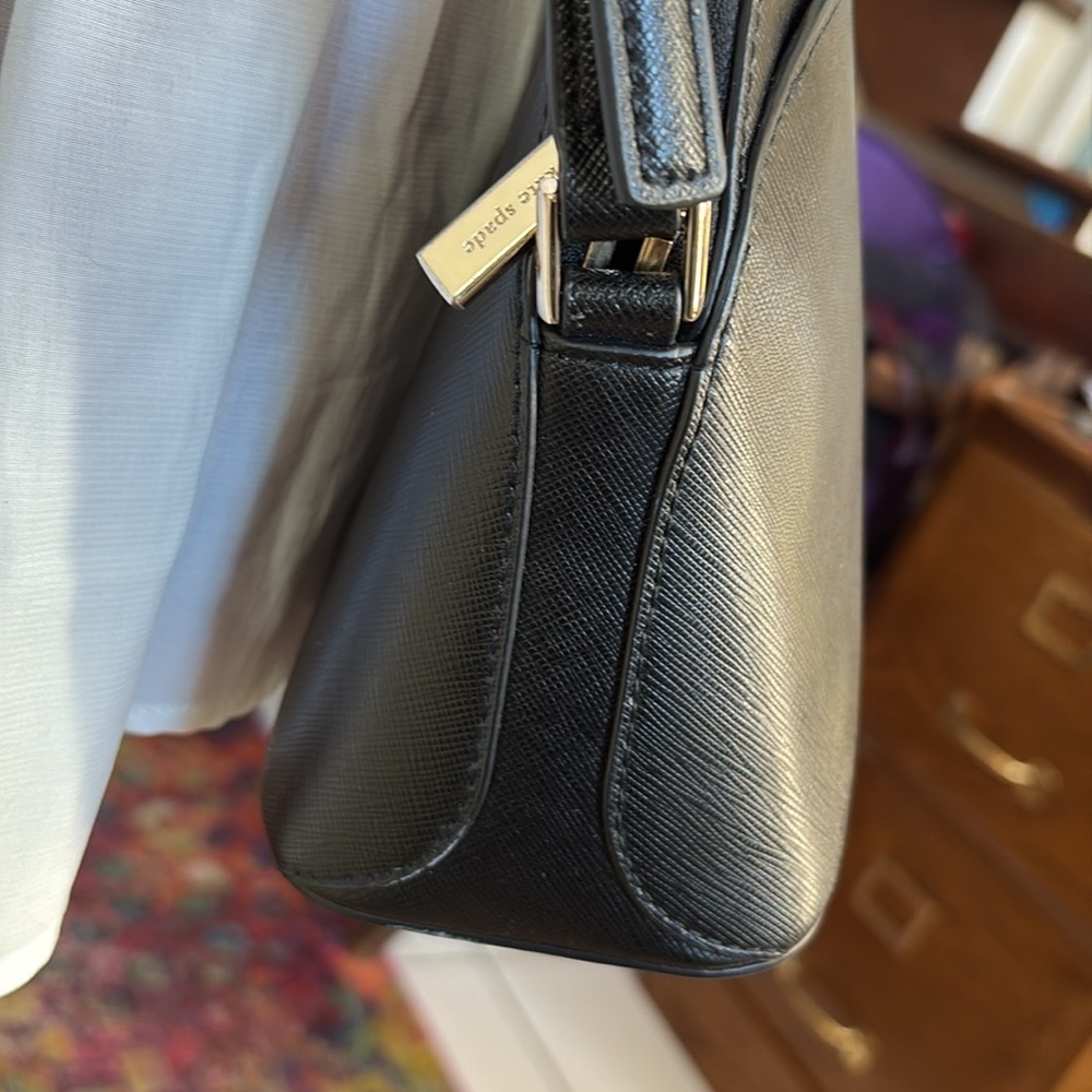 Kate Spade  Crossbody bag  Saffiano Leather  black   sweetheart cut front & back - Picture 5 of 16